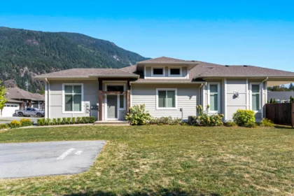 33 628 Mccombs Drive, Harrison Hot Springs, BC, Harrison Hot Springs — Half Duplex for sale