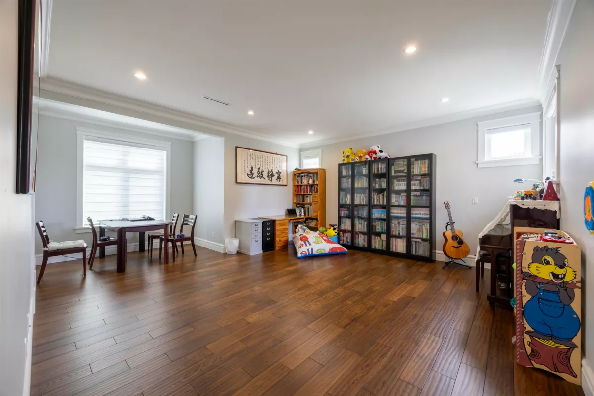 Garage Interior Photo of 14461 28 Avenue, Surrey, BC