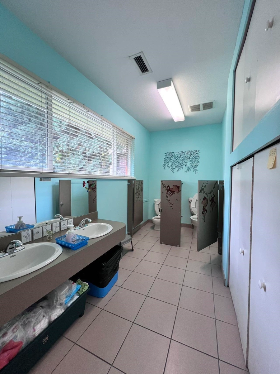 Kitchen Island Photo of 11331 Williams Road, Richmond, BC