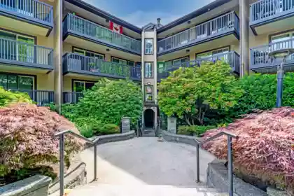 205 9847 Manchester Drive, Burnaby, BC, Burnaby — Apartment/Condo for sale