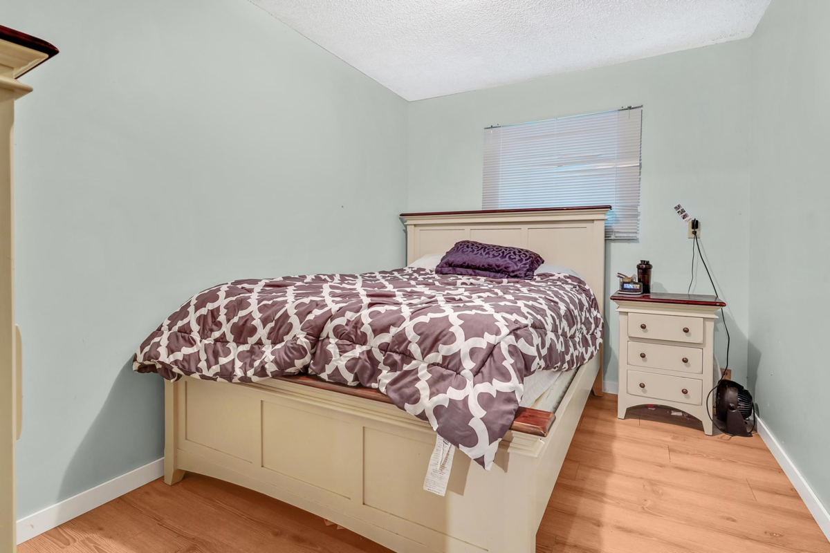 Front Yard Photo of 24240 113 Avenue, Maple Ridge, BC