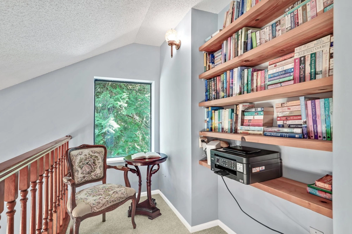 Guest Bathroom Photo of 24240 113 Avenue, Maple Ridge, BC