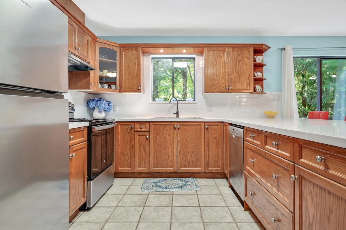 Kitchen Island Photo of 24240 113 Avenue, Maple Ridge, BC