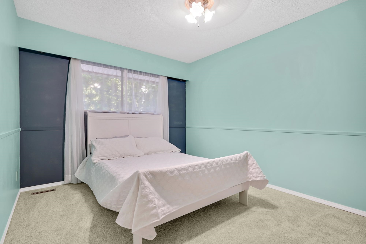 Laundry Room Photo of 24240 113 Avenue, Maple Ridge, BC