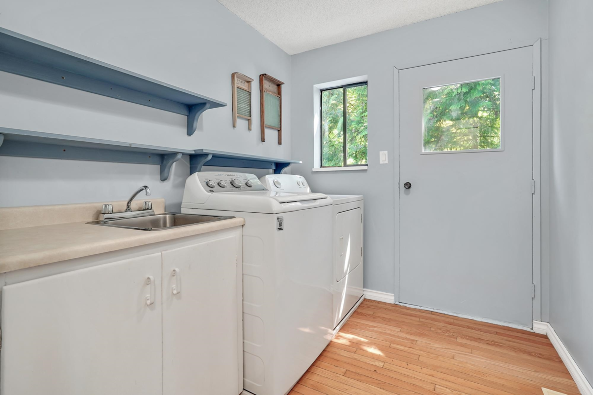 Swimming Pool Photo of 24240 113 Avenue, Maple Ridge, BC