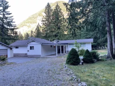 19552 Silver Skagit Road, Hope, BC, Mission — 2 bed manufactured on land for sale