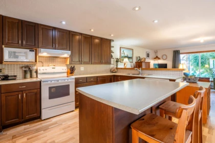 5459 Derby Road, Sechelt, BC, Sechelt — Single Family Residence for sale