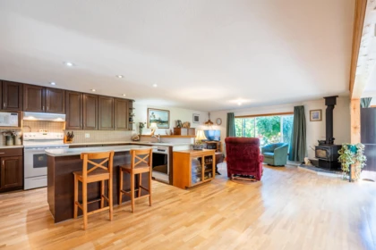 5459 Derby Road, Sechelt, BC, Sechelt — Single Family Residence for sale