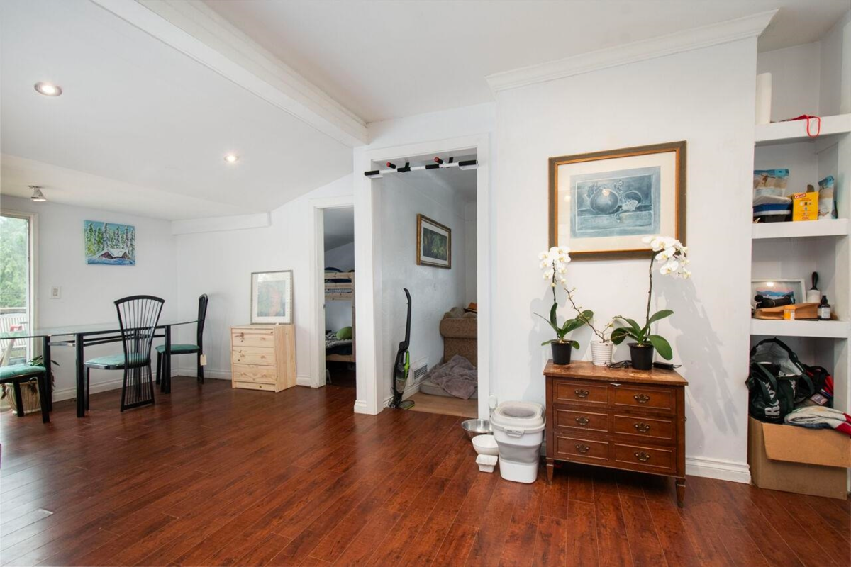 Breakfast Nook Photo of 341 W 19th Street, North Vancouver, BC