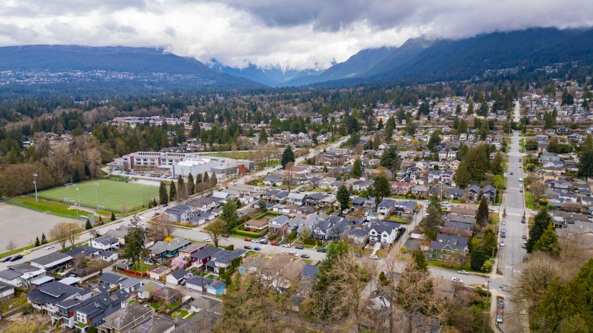 Dining Area Photo of 341 W 19th Street, North Vancouver, BC