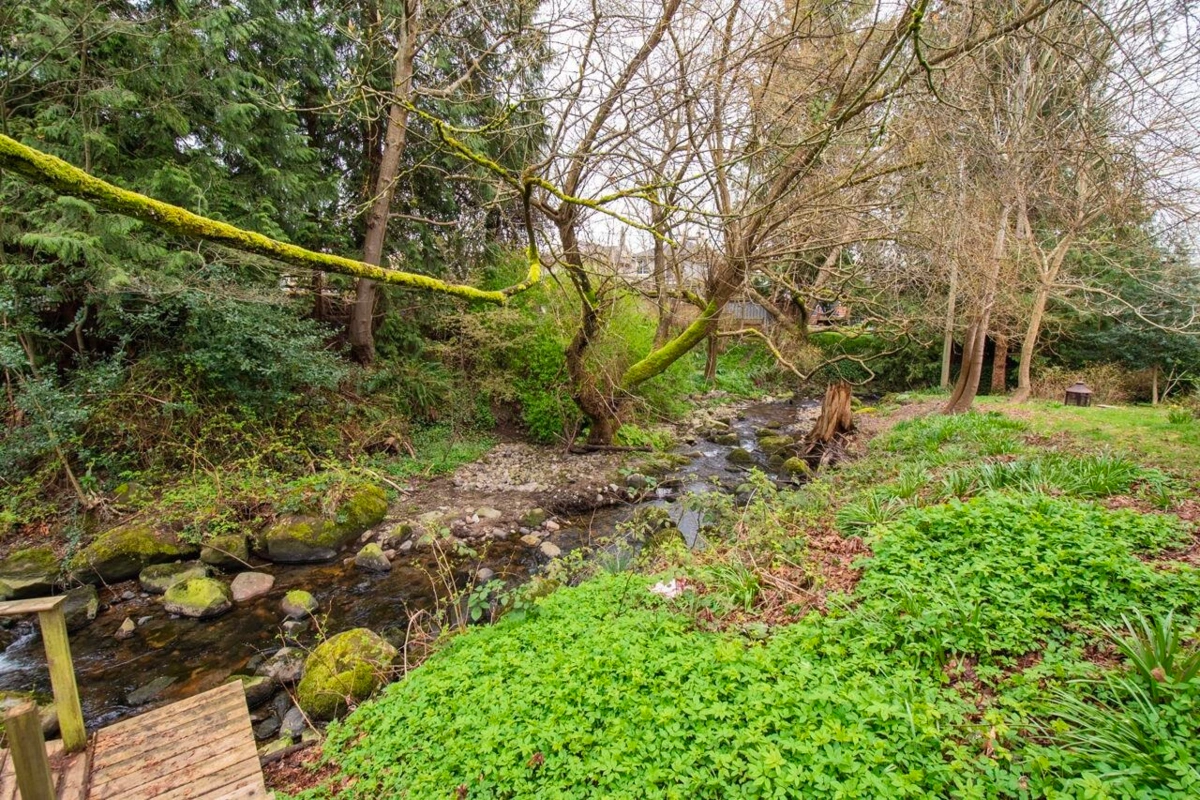 Entry Foyer Photo of 341 W 19th Street, North Vancouver, BC