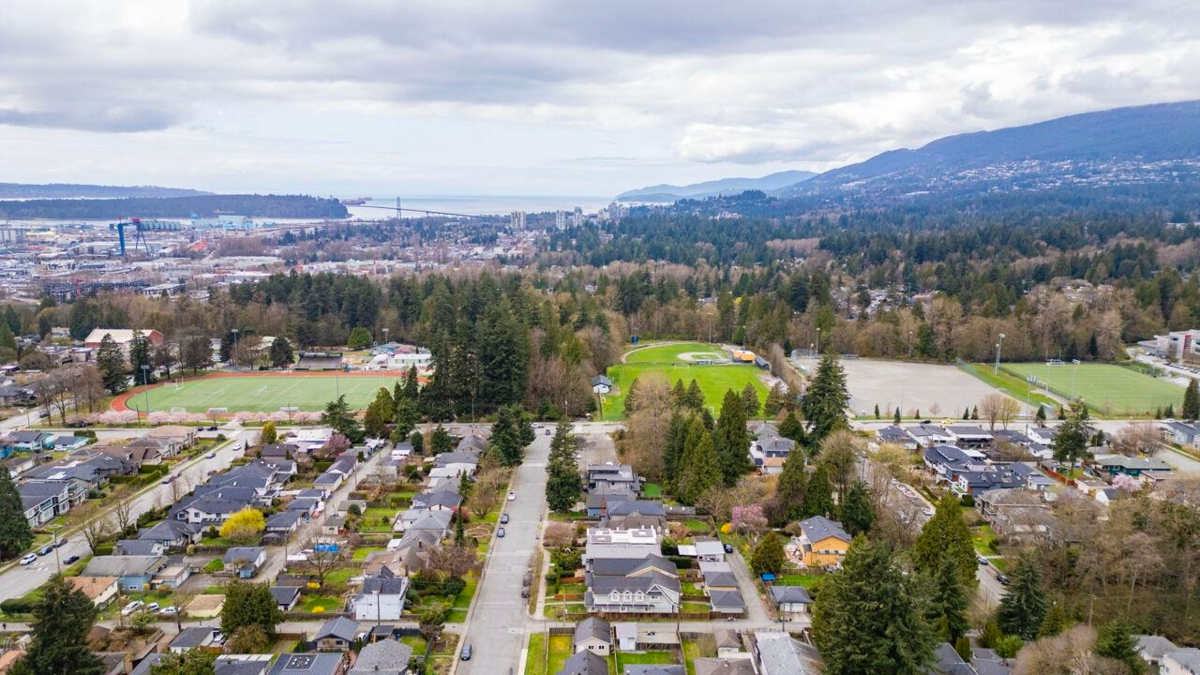 Family Room Photo of 341 W 19th Street, North Vancouver, BC