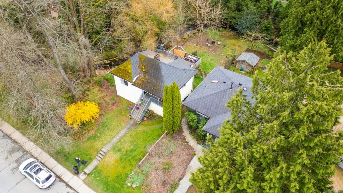 Kitchen Island Photo of 341 W 19th Street, North Vancouver, BC