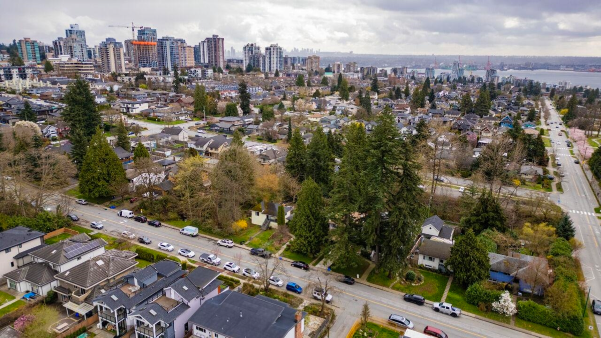 Outdoor Patio Photo of 341 W 19th Street, North Vancouver, BC