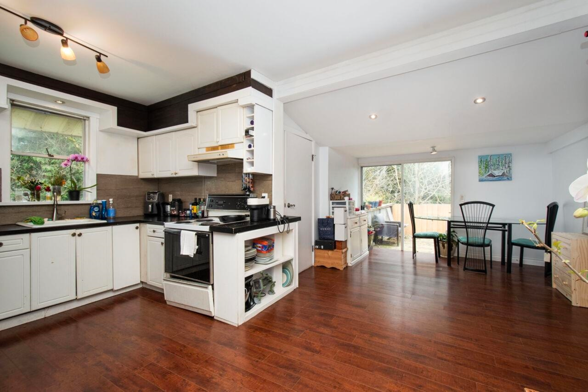 Pantry Photo of 341 W 19th Street, North Vancouver, BC