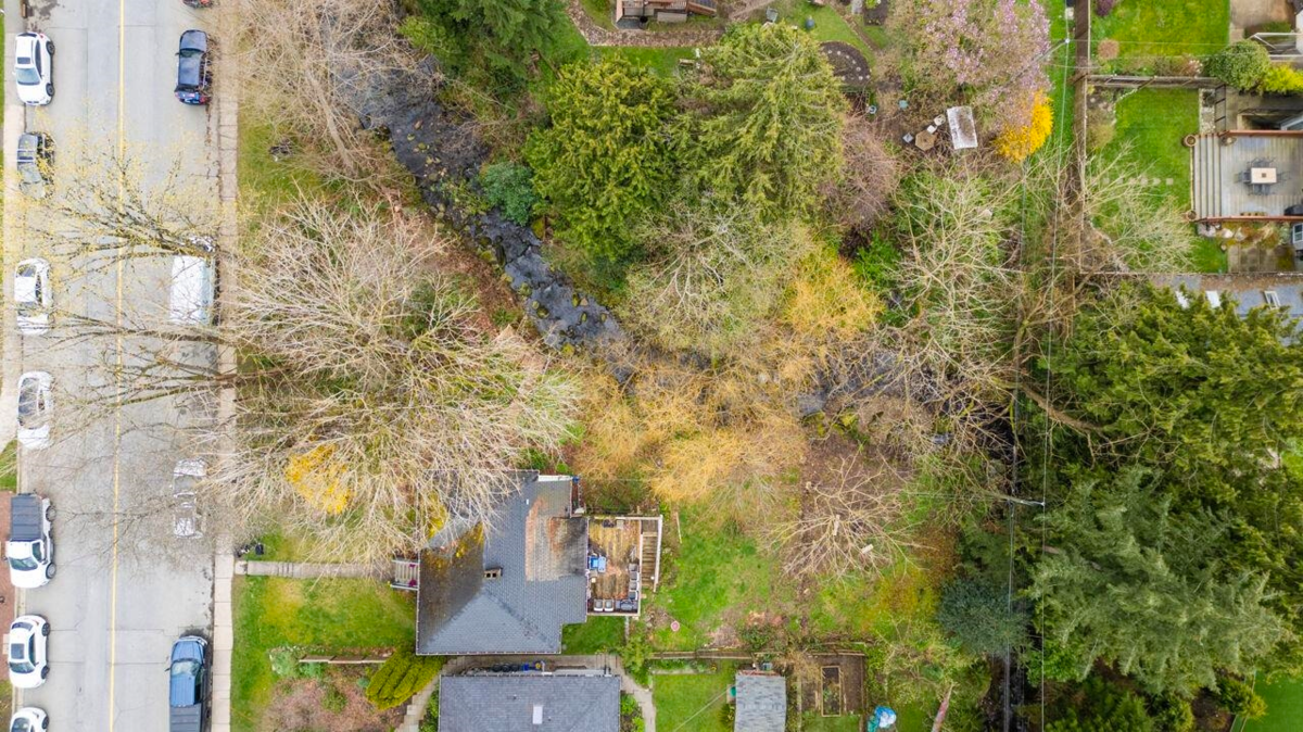 Walk-In Closet Photo of 341 W 19th Street, North Vancouver, BC
