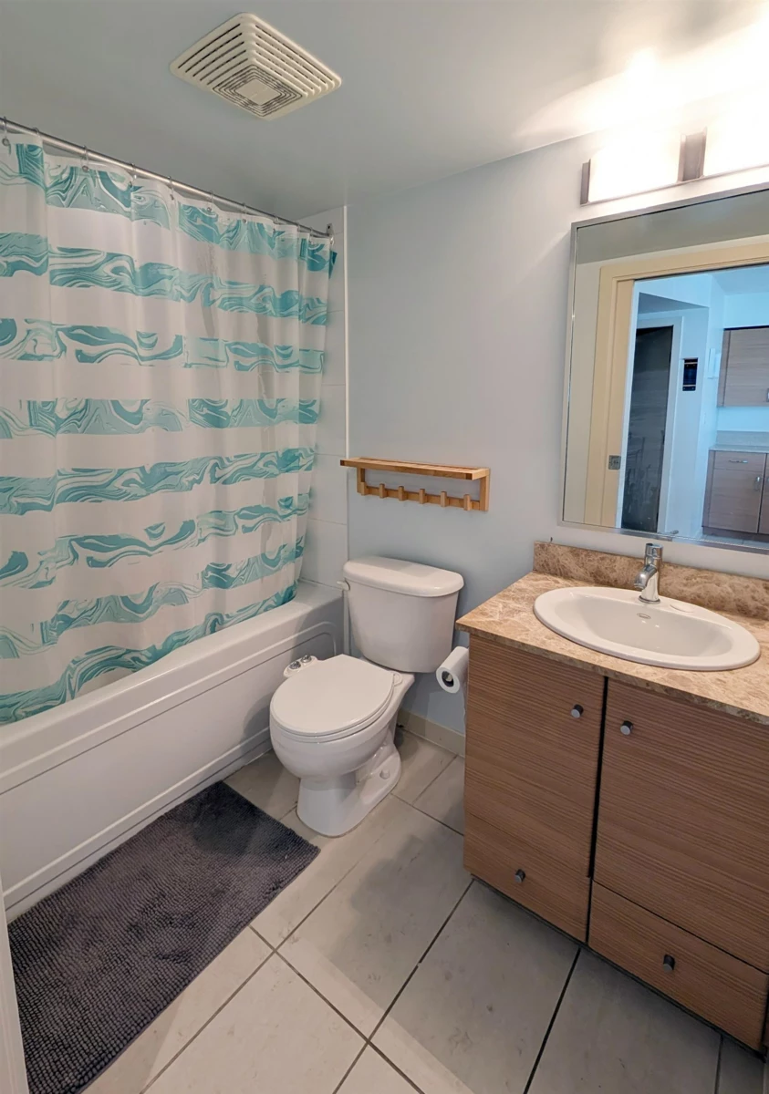 Kitchen Island Photo of 2705 977 Mainland Street, Vancouver, BC