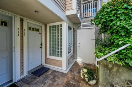 211 2545 W Broadway, Vancouver, BC, Vancouver — Townhouse for sale