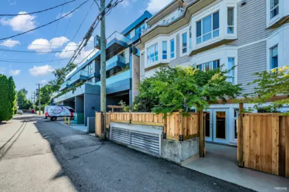 211 2545 W Broadway, Vancouver, BC, Vancouver — Townhouse for sale
