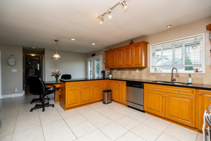 Kitchen Island Photo of 13795 Hale Road, Pitt Meadows, BC
