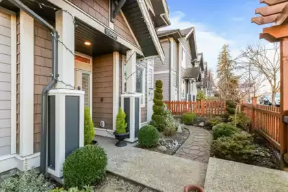 23942 Kanaka Way, Maple Ridge, BC, Maple Ridge — Row House (Non-Strata) for sale