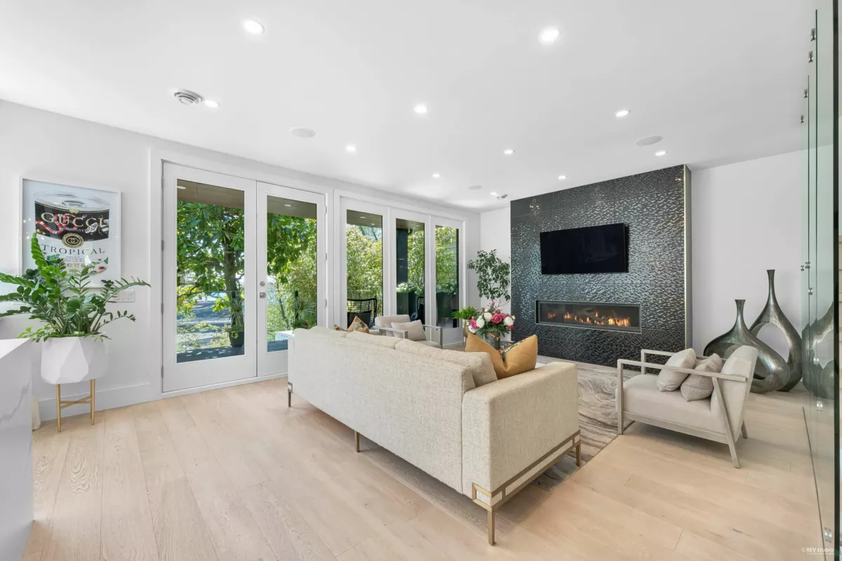 Bedroom 3 Photo of 919 E 4th Street, North Vancouver, BC