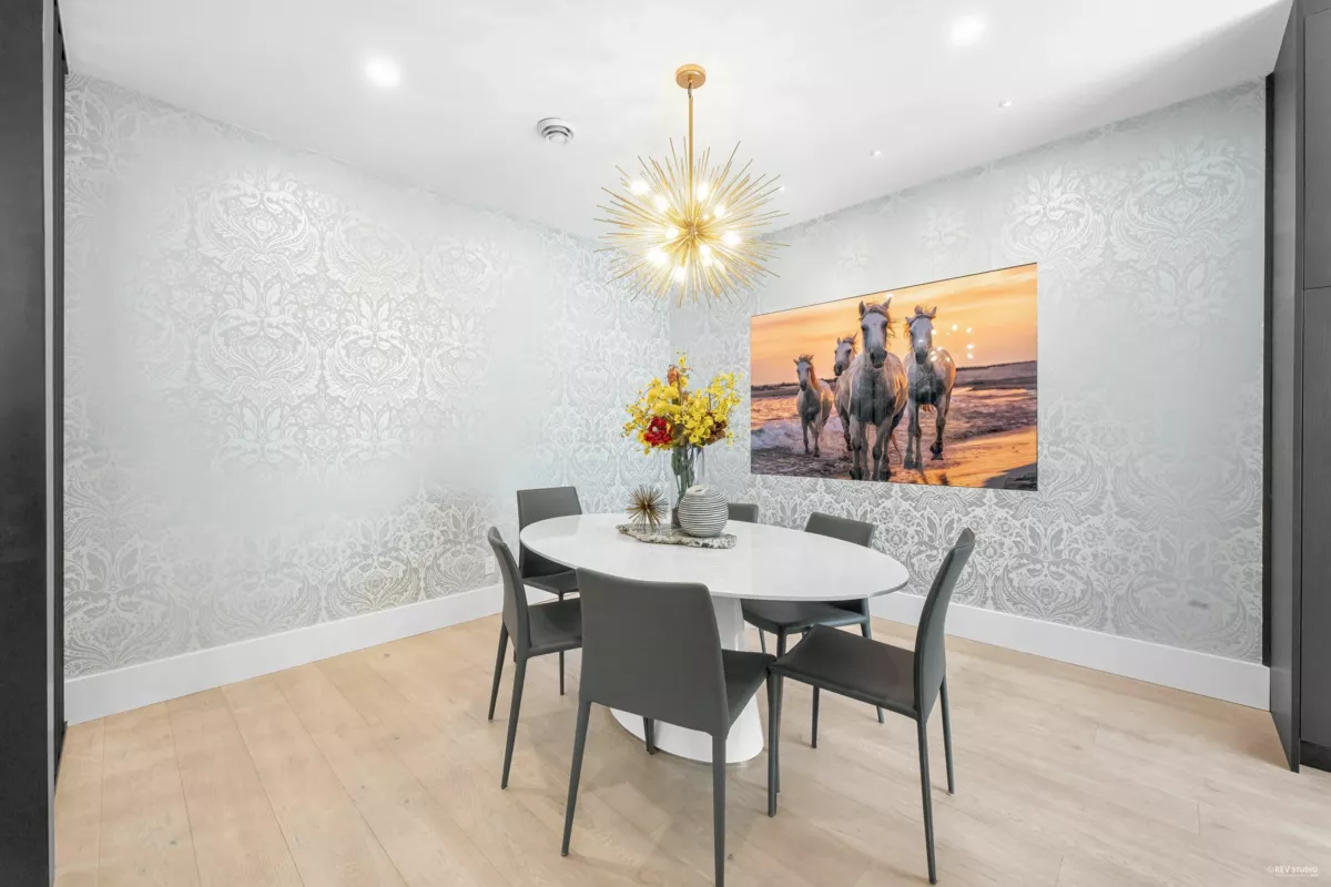 Breakfast Nook Photo of 919 E 4th Street, North Vancouver, BC