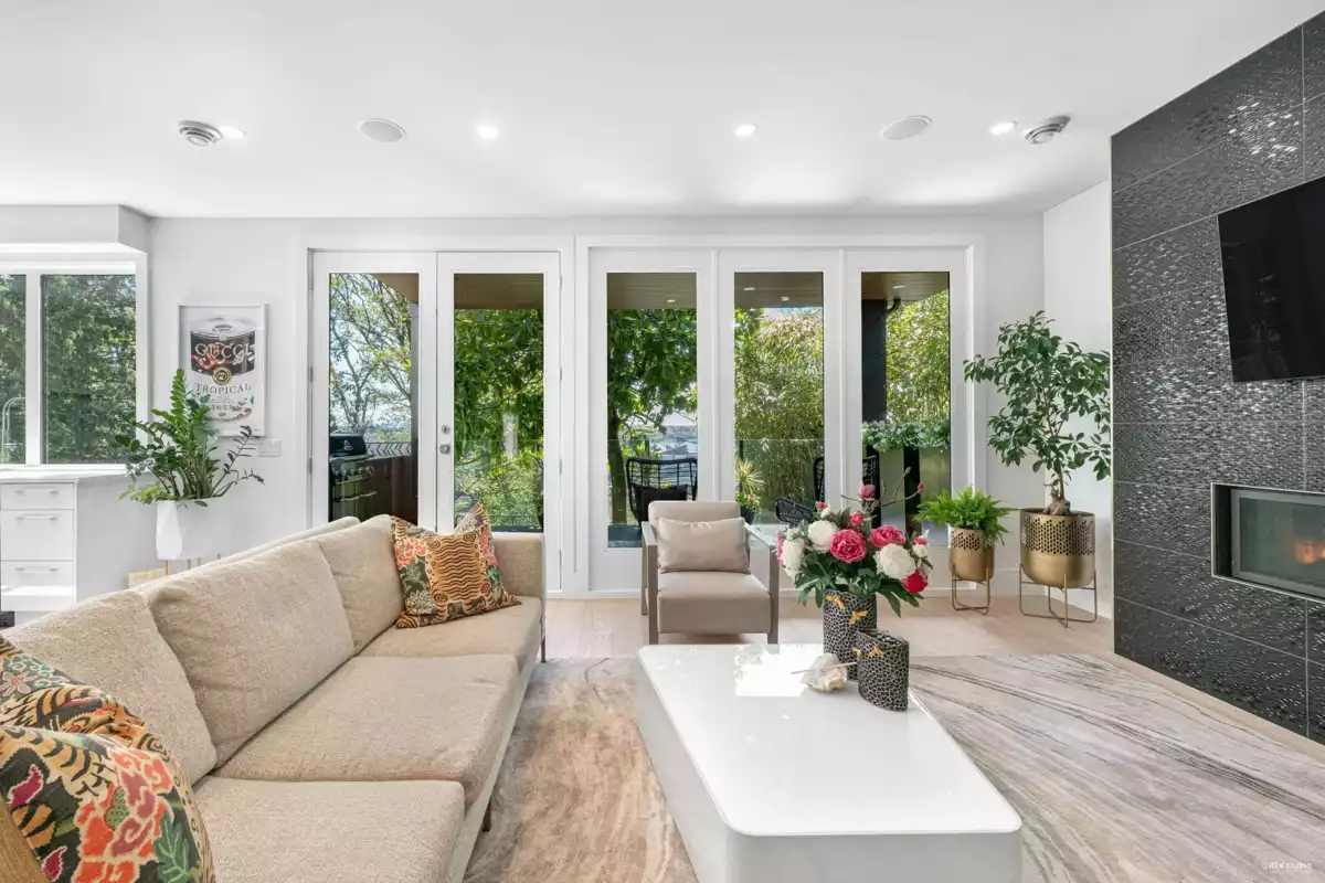 Dining Area Photo of 919 E 4th Street, North Vancouver, BC
