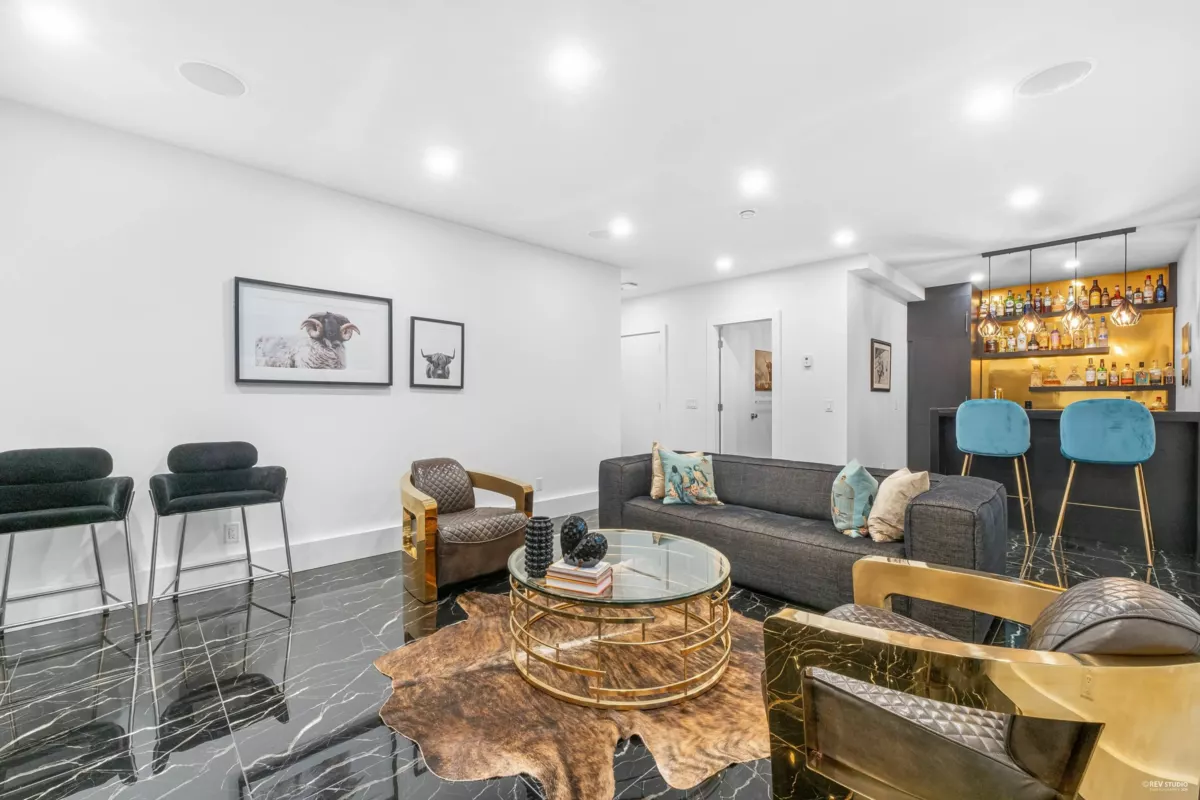 Garden / Landscaping Photo of 919 E 4th Street, North Vancouver, BC