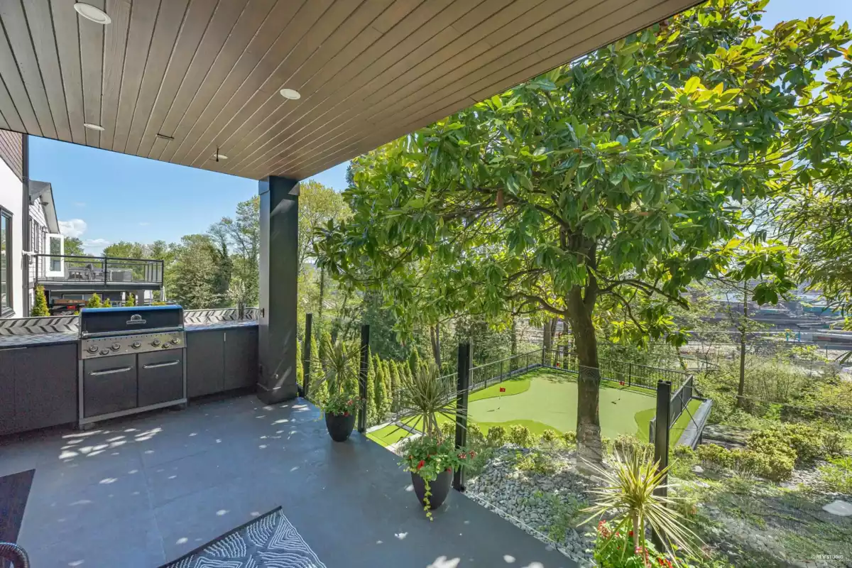 Guest Bathroom Photo of 919 E 4th Street, North Vancouver, BC
