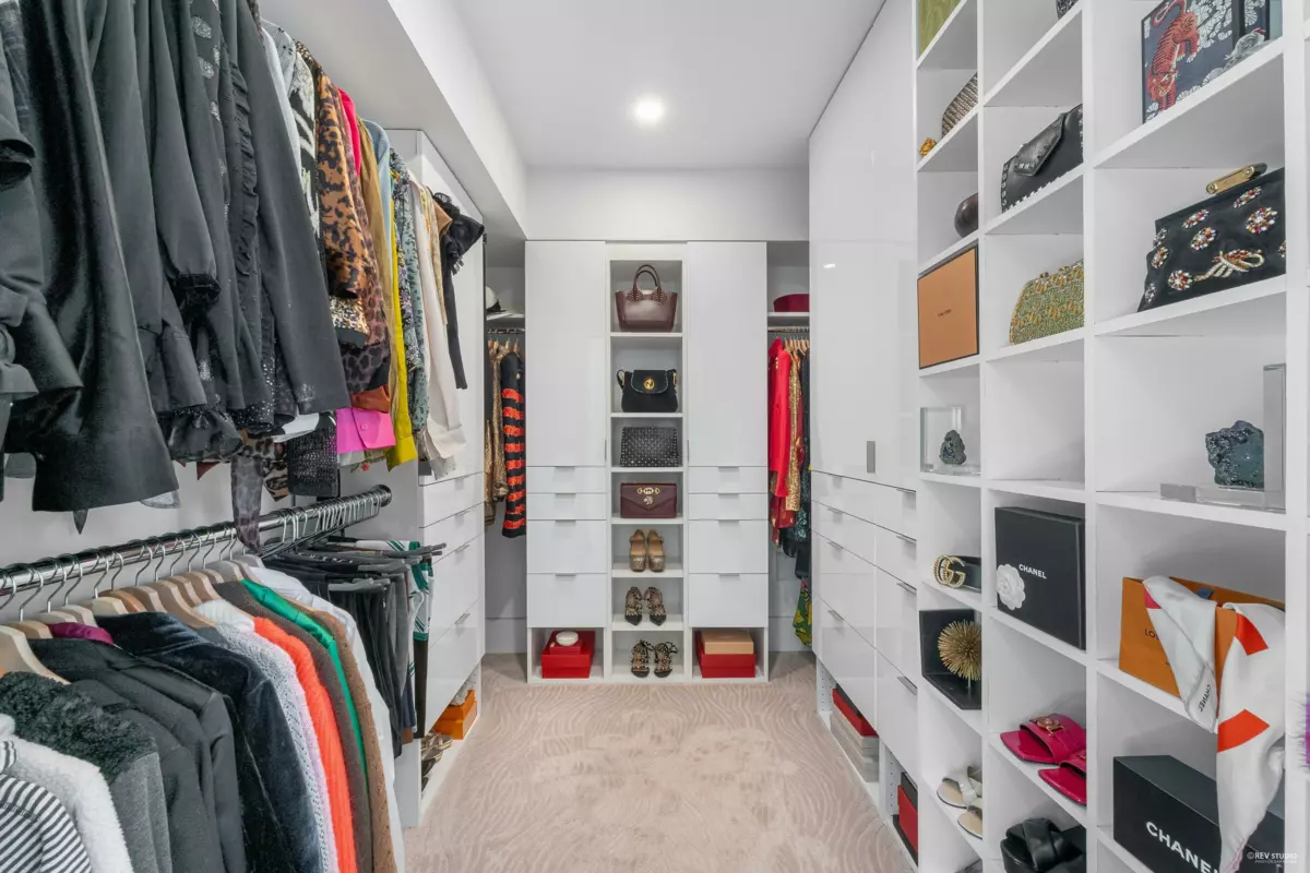 Hallway Photo of 919 E 4th Street, North Vancouver, BC