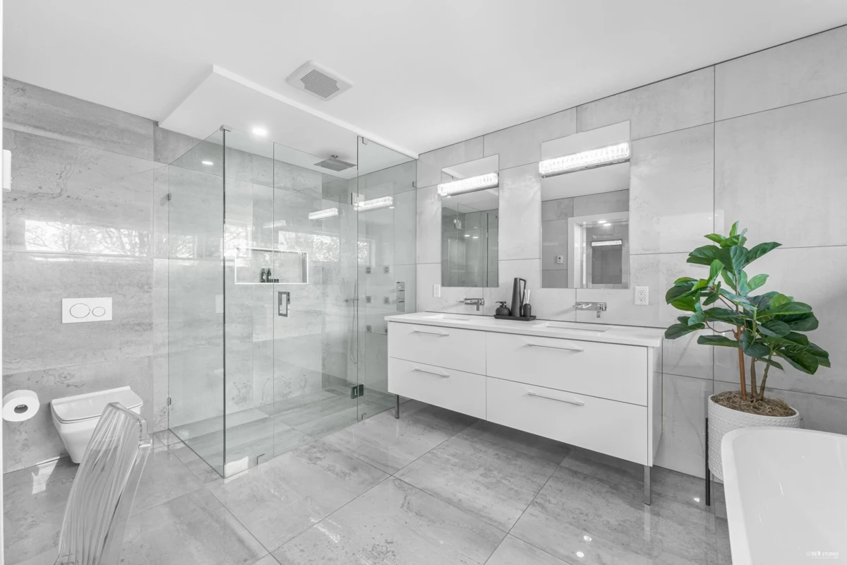 Mudroom Photo of 919 E 4th Street, North Vancouver, BC