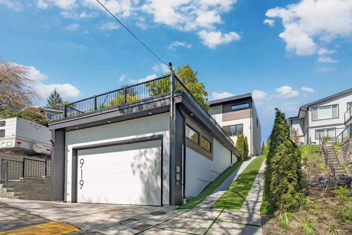 Neighborhood Park Photo Near 919 E 4th Street, North Vancouver, BC