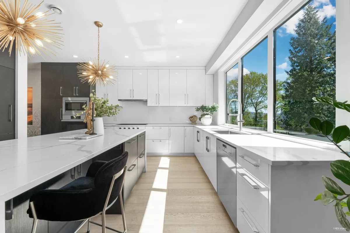 Primary Bathroom Photo of 919 E 4th Street, North Vancouver, BC