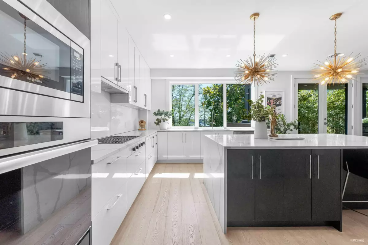 Primary Bedroom Photo of 919 E 4th Street, North Vancouver, BC