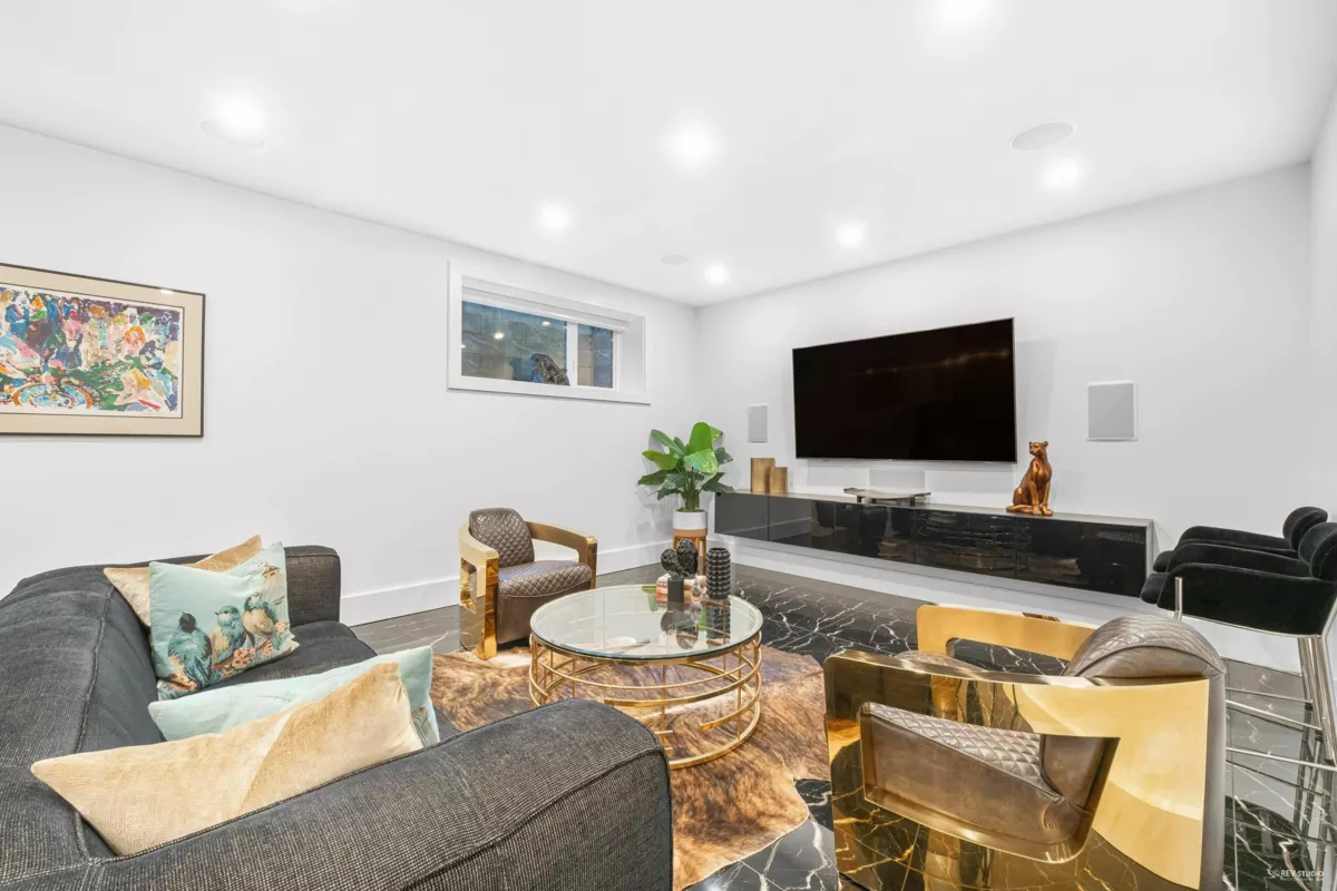 Swimming Pool Photo of 919 E 4th Street, North Vancouver, BC