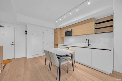 302 10448 University Drive, Surrey, BC