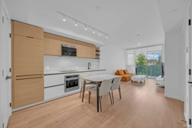 302 10448 University Drive, Surrey, BC