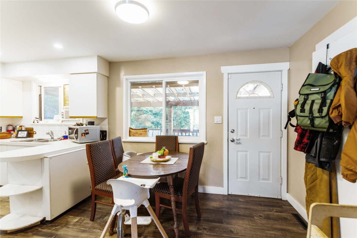 Family Room Photo of 648 Willow Street, Hope, BC