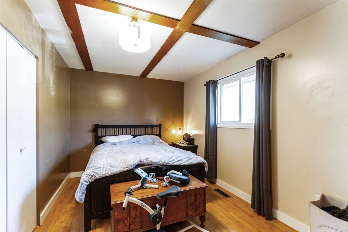 Kitchen Island Photo of 648 Willow Street, Hope, BC
