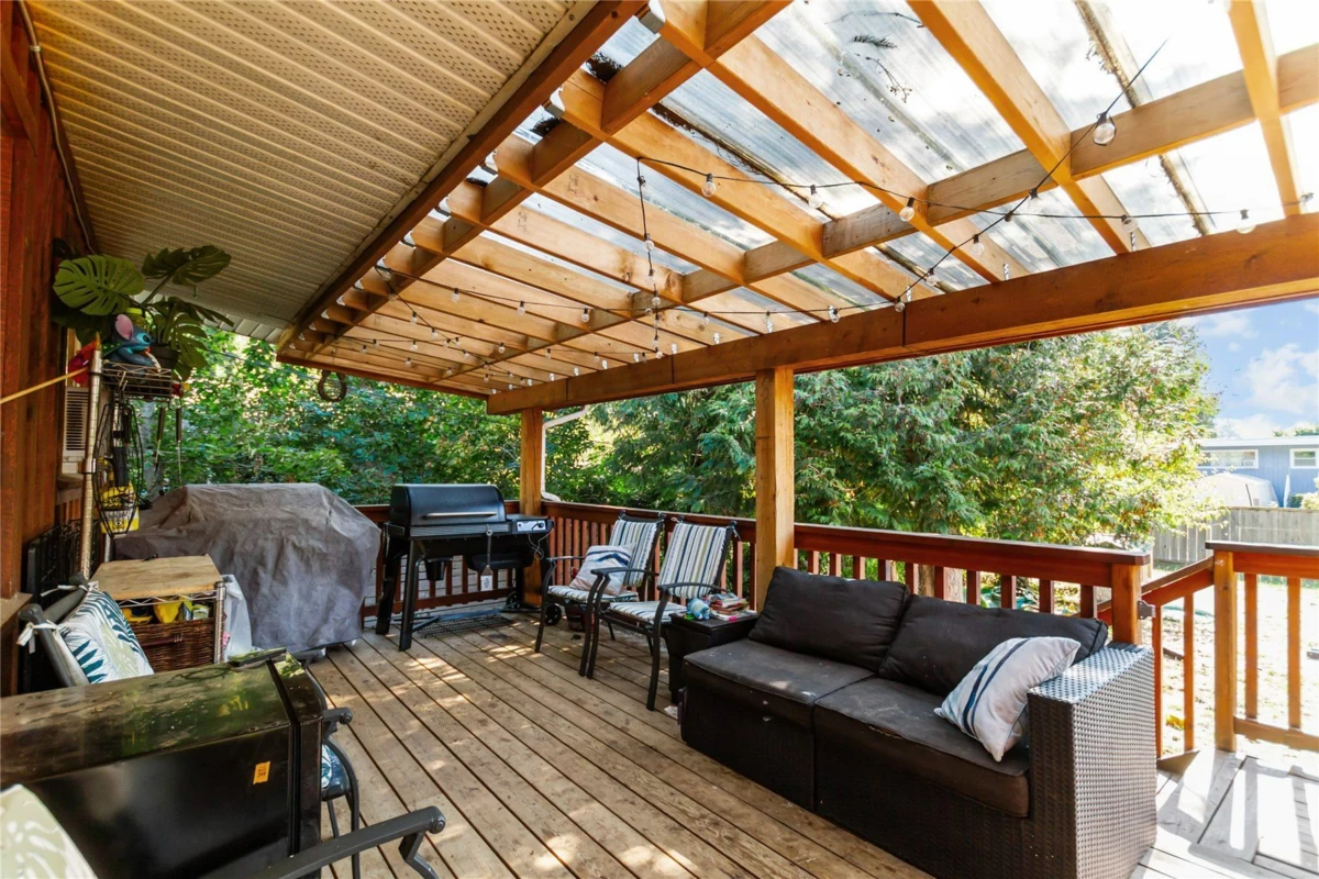Kitchen Photo of 648 Willow Street, Hope, BC