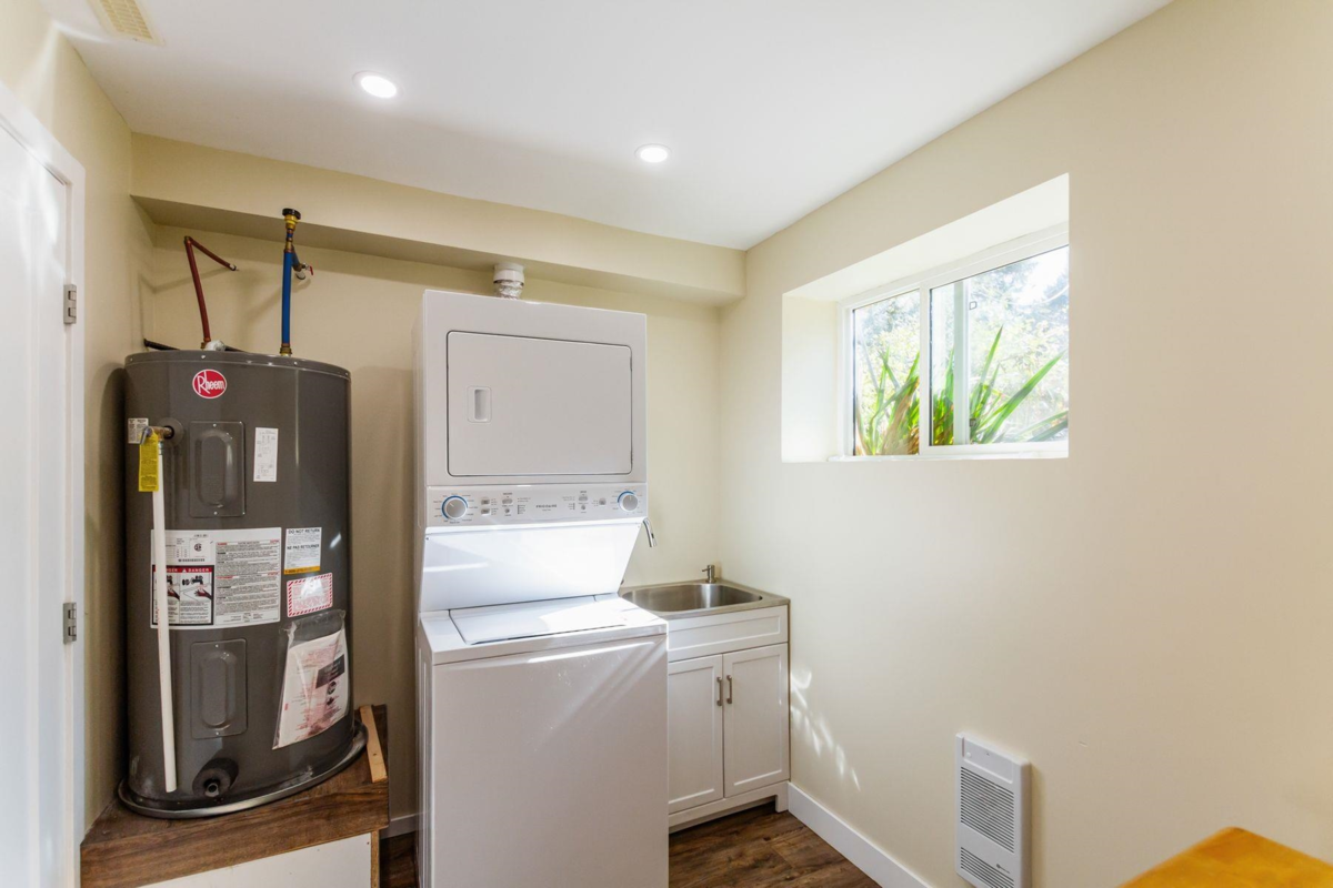 Laundry Room Photo of 648 Willow Street, Hope, BC