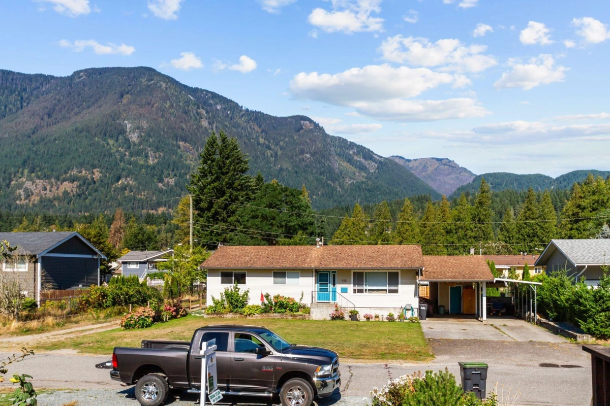 Mudroom Photo of 648 Willow Street, Hope, BC