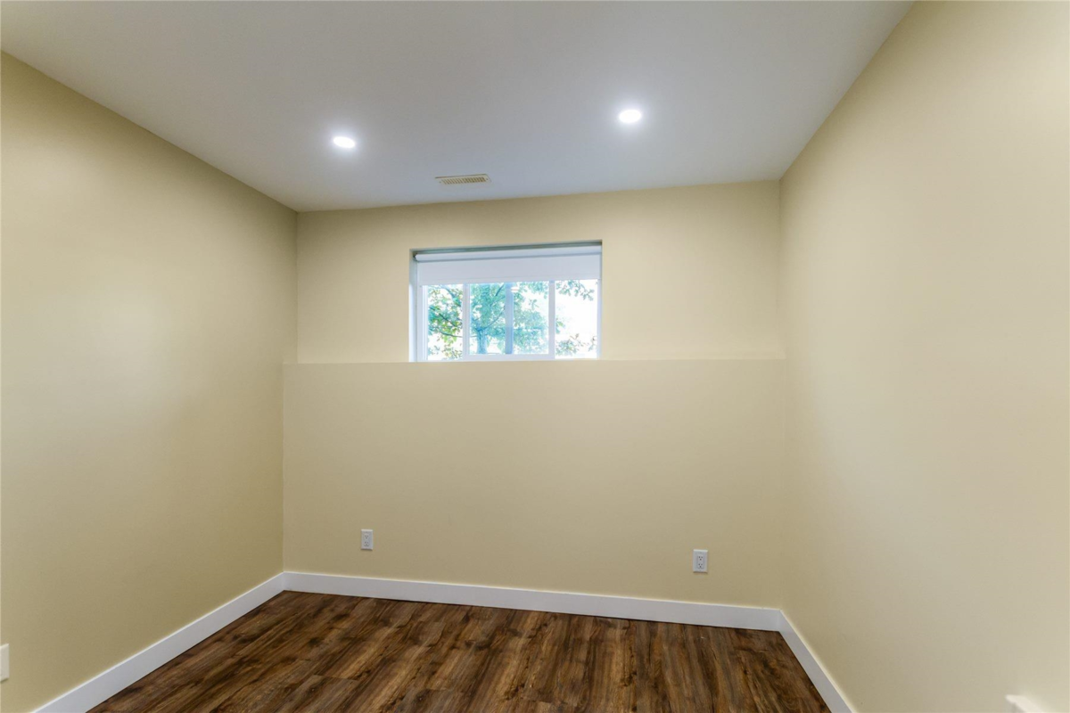 Powder Room Photo of 648 Willow Street, Hope, BC