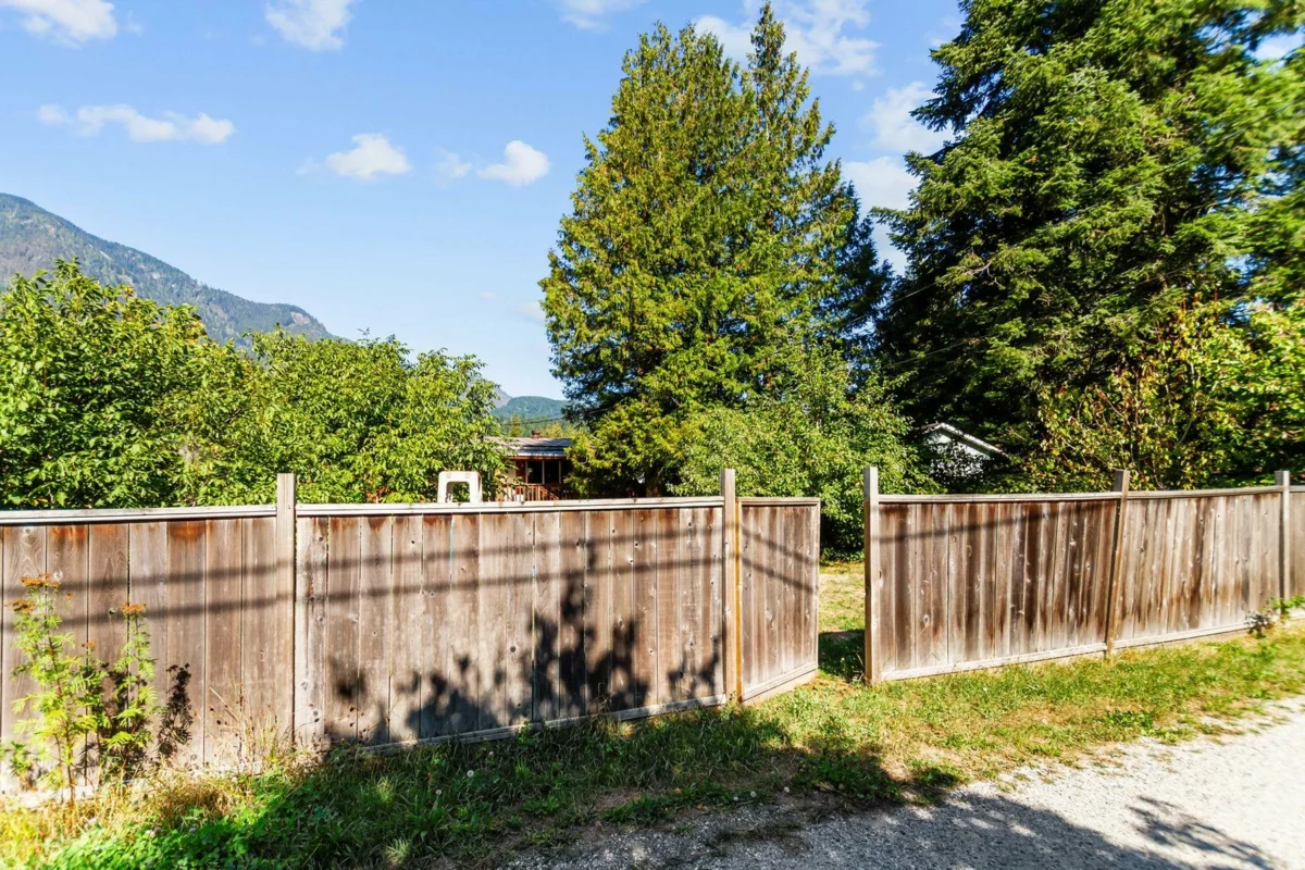 Staircase Photo of 648 Willow Street, Hope, BC