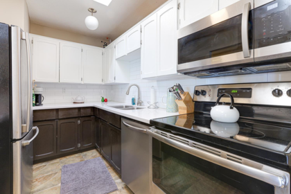 301 1354 Winter Street, White Rock, BC, White Rock — Apartment/Condo for sale