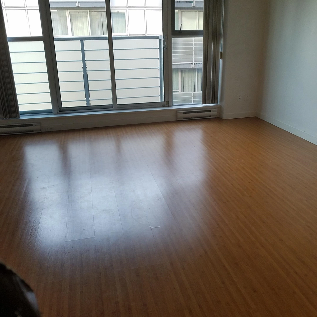 Kitchen Island Photo of 816 168 Powell Street, Vancouver, BC