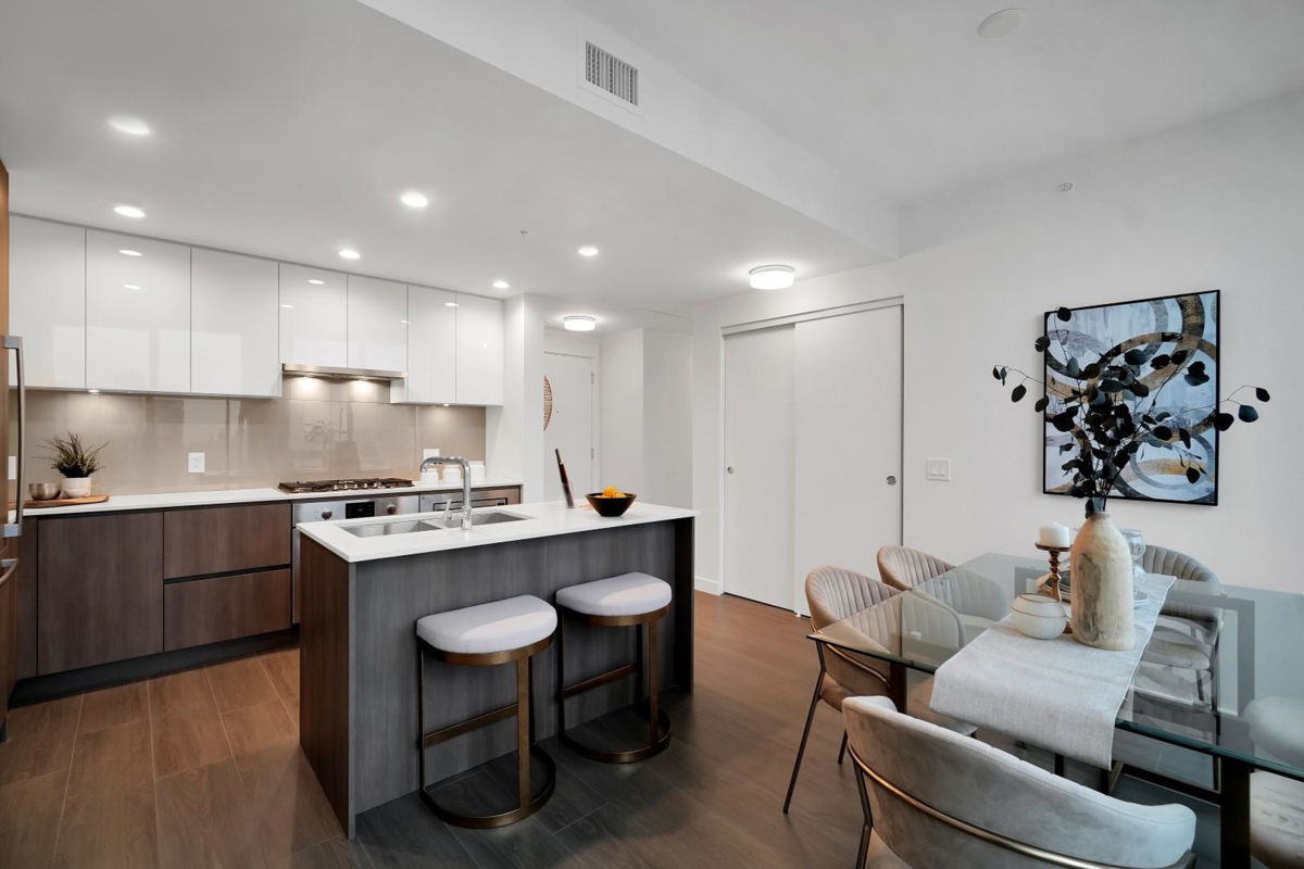 Kitchen Island Photo of 1603 618 Carnarvon Street, New Westminster, BC