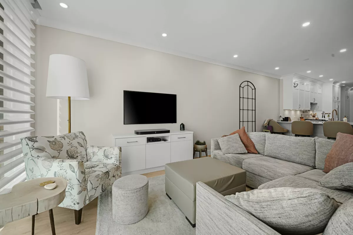 Dining Area Photo of 102 1488 Hornby Street, Vancouver, BC