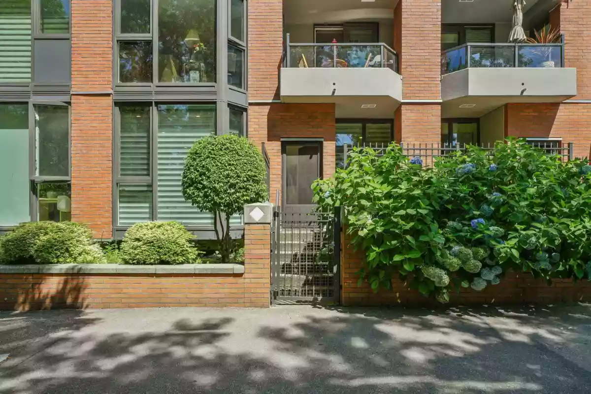 Family Room Photo of 102 1488 Hornby Street, Vancouver, BC